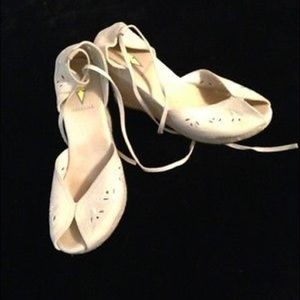 Volatile canvas 4" wedge sandal Size 9